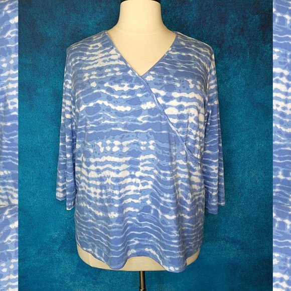 Ruby Rd. Blue White Three Quarter Sleeve Top - Picture 2 of 8